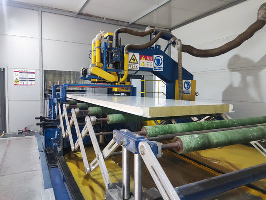 Fire Resistant Anti Aging PU Glass Wool Sandwich Panels With Color Coated Surface